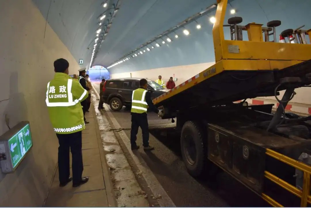 敦化分公司:火速救援 真情服务3.jpg 敦化分公司:火速救援 真情服务3.jpg