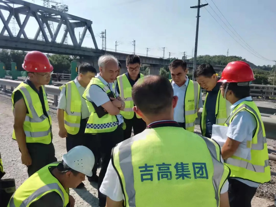 吉林分公司：珲乌高速九站松花江特大桥维修加固工程顺利竣工通车1.jpg