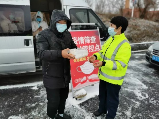 伊通分公司:一条路温暖一群人3.jpg 伊通分公司:一条路温暖一群人3.jpg