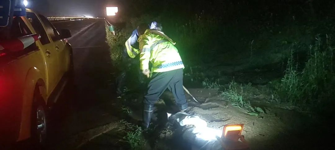 吉林分公司:闻“汛”而动 确保高速公路安全畅通1.jpg 吉林分公司:闻“汛”而动 确保高速公路安全畅通1.jpg