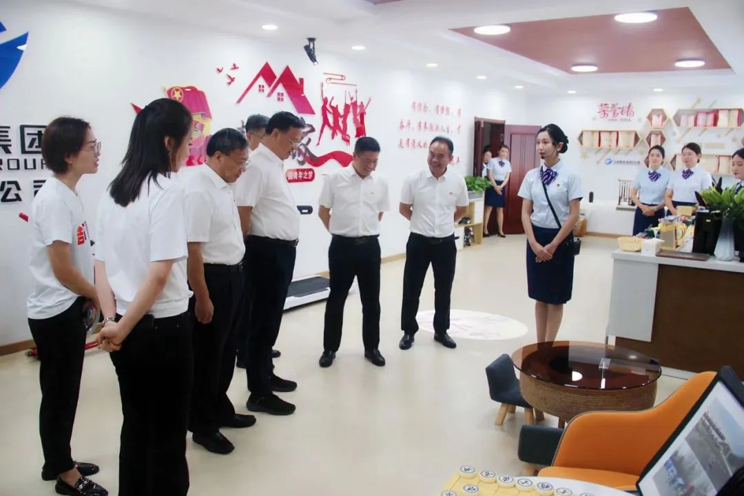 吉高集团团委携手梅河分公司举办“青年之家”揭牌仪式3.jpg