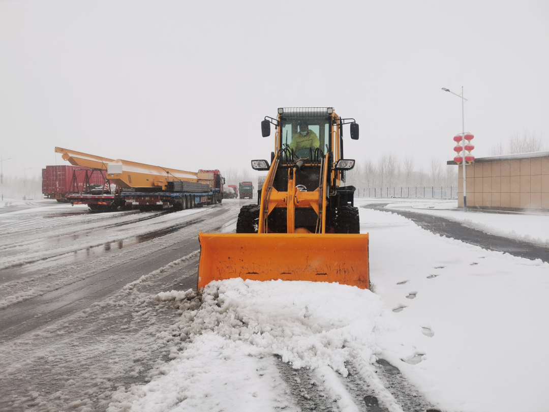 吉高集团全力应对今冬首场强雨雪寒潮天气 确保高速公路安全畅通3.png